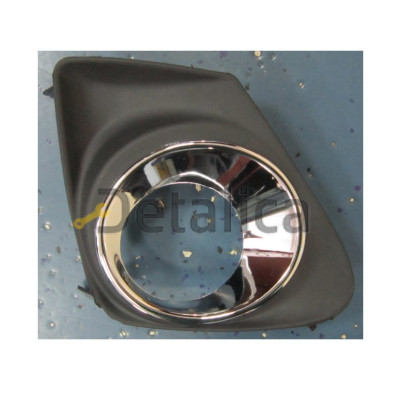 Решетка бампера передняя правая с отв под птф хром для Тойота Королла от 2010 (Китай)