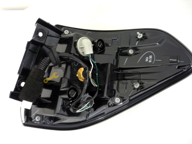 Фонарь задний внешний левый для Ниссан Патрол Y62 рестайл оригинал