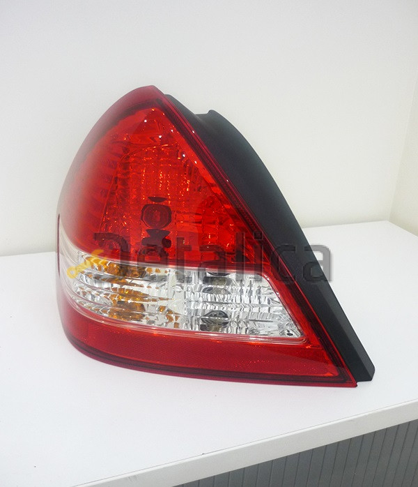 Фонарь задний левый для Ниссан Тиида седан оригинальный