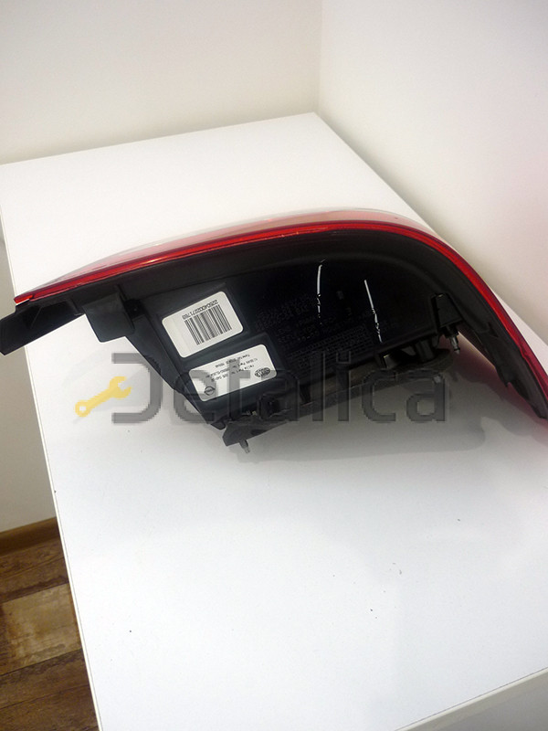 Фонарь задний левый для Ниссан Тиида седан оригинальный