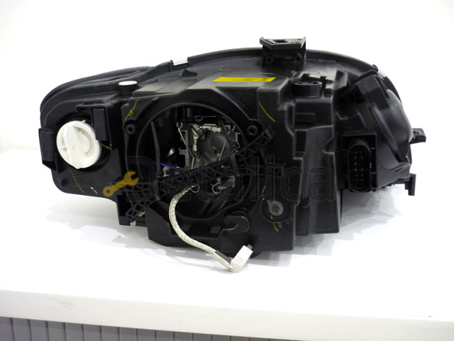 Фара левая ксенон линзованная с рег мотора для Ауди А4 от 2005-2006 (Depo)