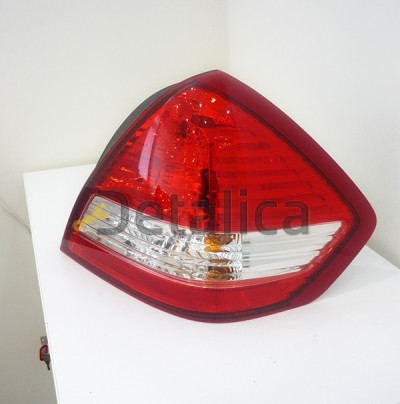 Фонарь задний правый для Ниссан Тиида седан оригинальный
