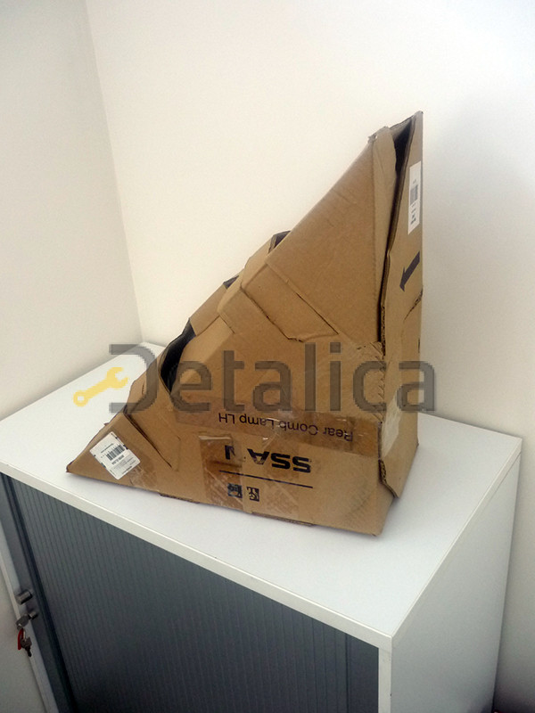 Фонарь задний правый для Ниссан Тиида седан оригинальный