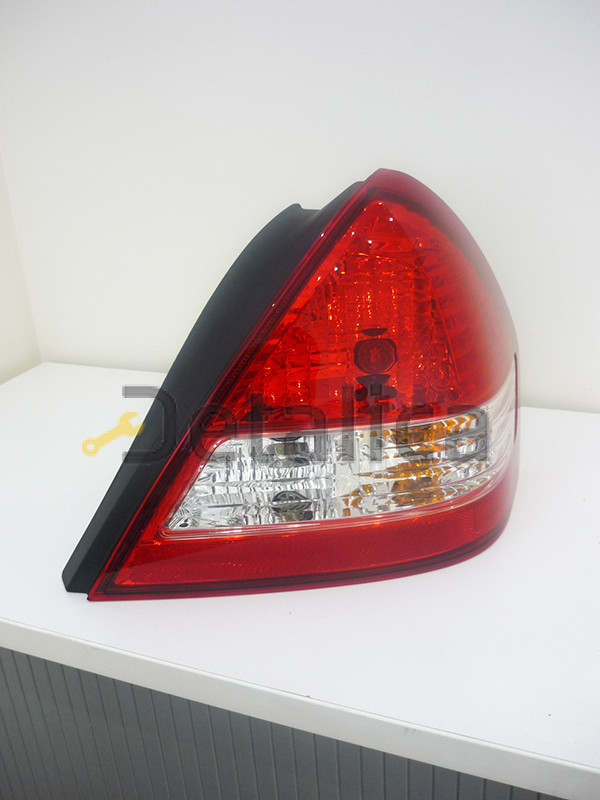 Фонарь задний правый для Ниссан Тиида седан оригинальный