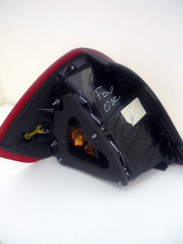 Фонарь задний правый для Ниссан Тиида седан оригинальный