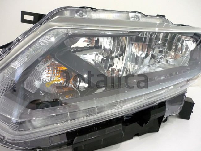 Фара левая для Ниссан Х-Трейл Т32 оригинал Галоген ( в сборе ) оригинал