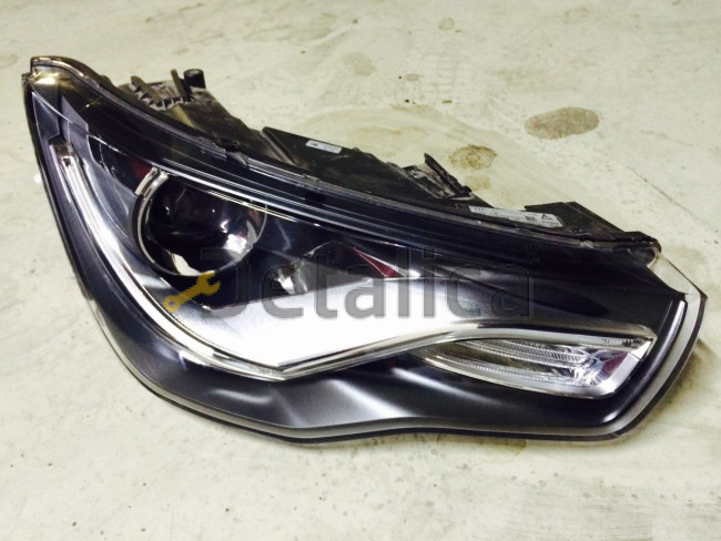 Фара правая для Ауди А1 ксенон оригинал от 2010