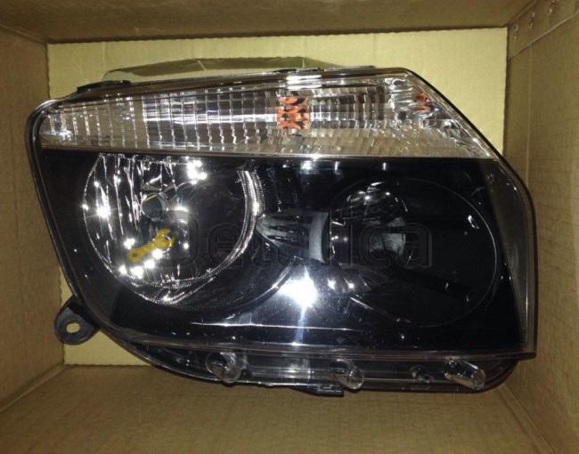Фара правая  для Рено Дастер внутри чёрная