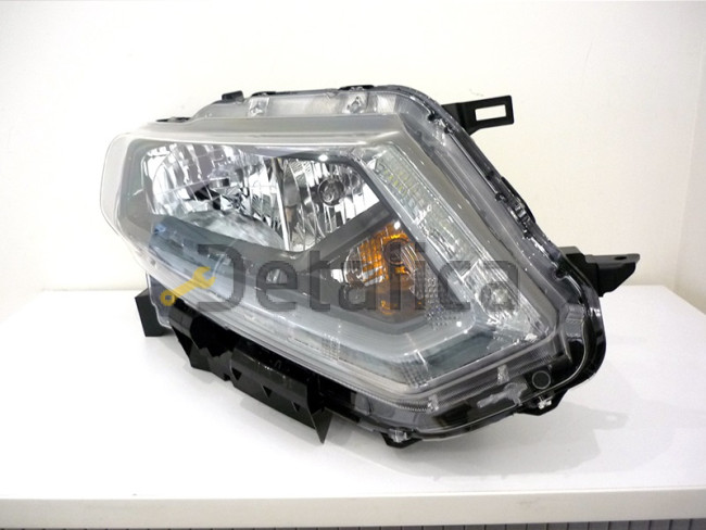 Фара правая для Ниссан Х-Трейл Т32 оригинал Галоген ( в сборе ) оригинал