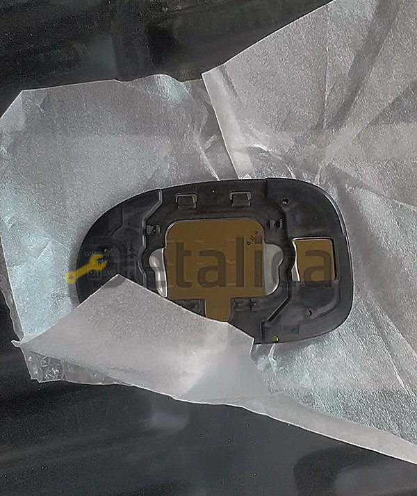 Зеркальный элемент правый Ниссан Альмера Классик