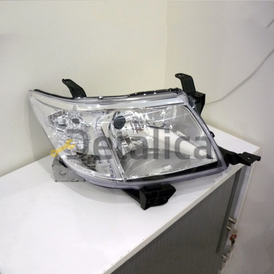 Фара правая для Тойота Хайлюкс под корректор