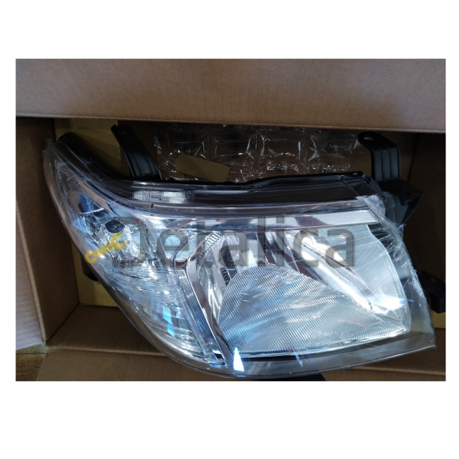 Фара правая для Тойота Хайлюкс под корректор