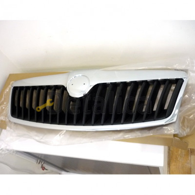 Решетка радиатора в хром молдингом для Шкода Октавия 2008-2012 (Китай)