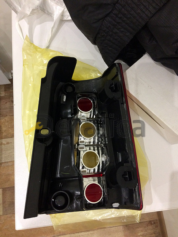 Фонарь задний левый для Пежо Партнер 2005-2007 двери распашёнки