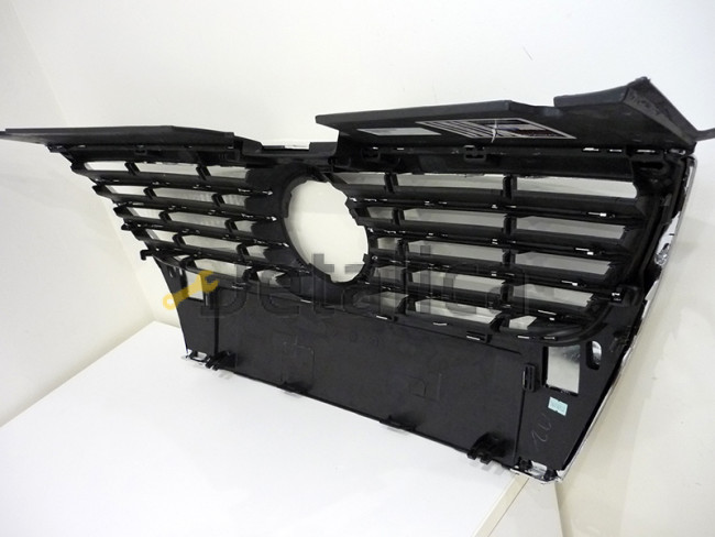 Решетка радиатора с хром молдингом без отв. п/датчик для Фольксваген Пассат Б6 от 2005 (Тайвань)