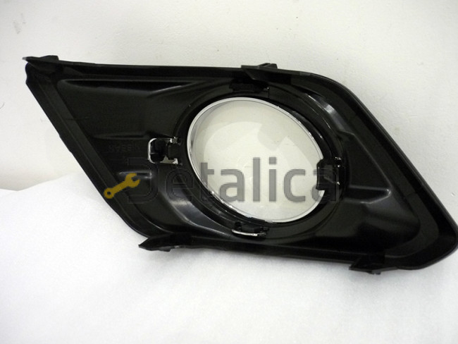 Рамка (заглушка) фары противотуманной правой для Ниссан Х-Трейл Т32 оригинал