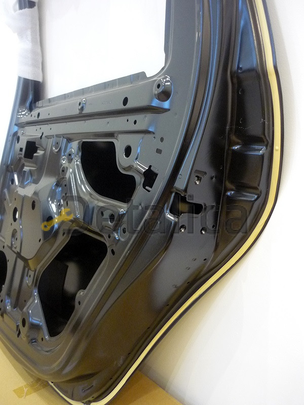 Дверь задняя правая для Ниссан Террано D10 оригинал