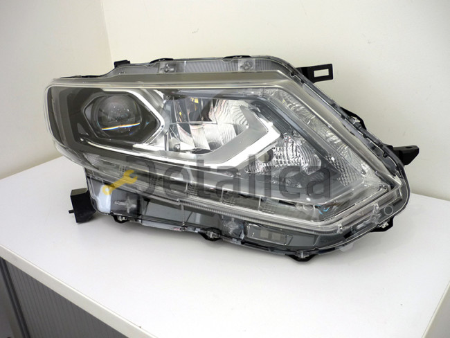 Фара правая для Ниссан Х-Трейл Т32 оригинал Led Ксенон оригинал ( в сборе )