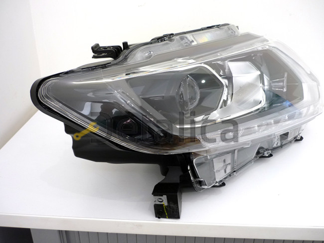 Фара правая для Ниссан Х-Трейл Т32 оригинал Led Ксенон оригинал ( в сборе )