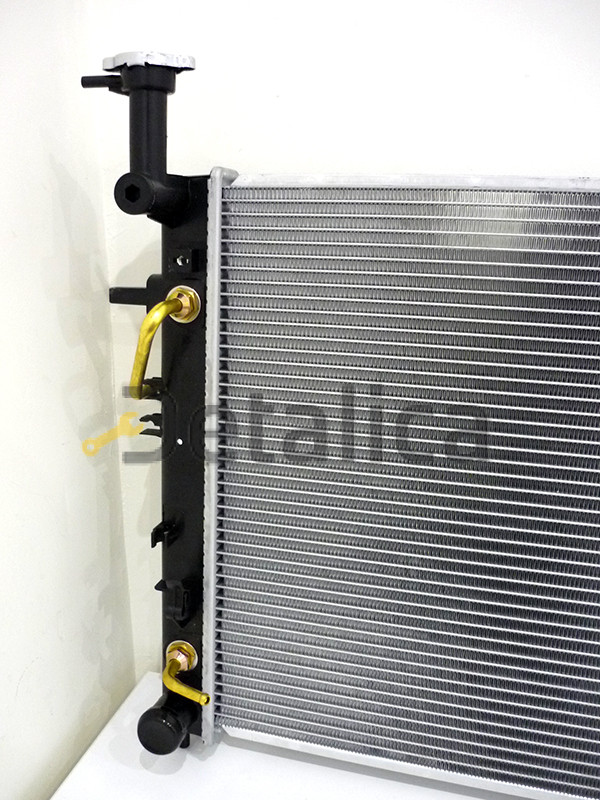 Радиатор охлаждения 2.0-2.7 для Киа Спортейдж 2 (Luzar Russia)