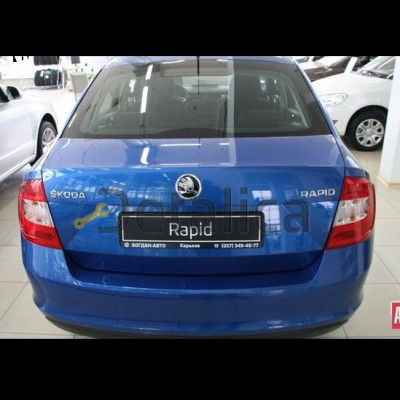 Стекло крышки багажника Шкода Рапид с обогревом оригинал