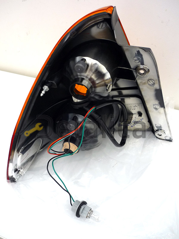 Фонарь задний правый для Сузуки Лиана седан