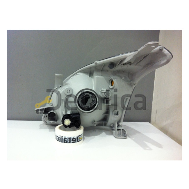 Фара правая для Тойота Прадо 120 оригинал под корректор