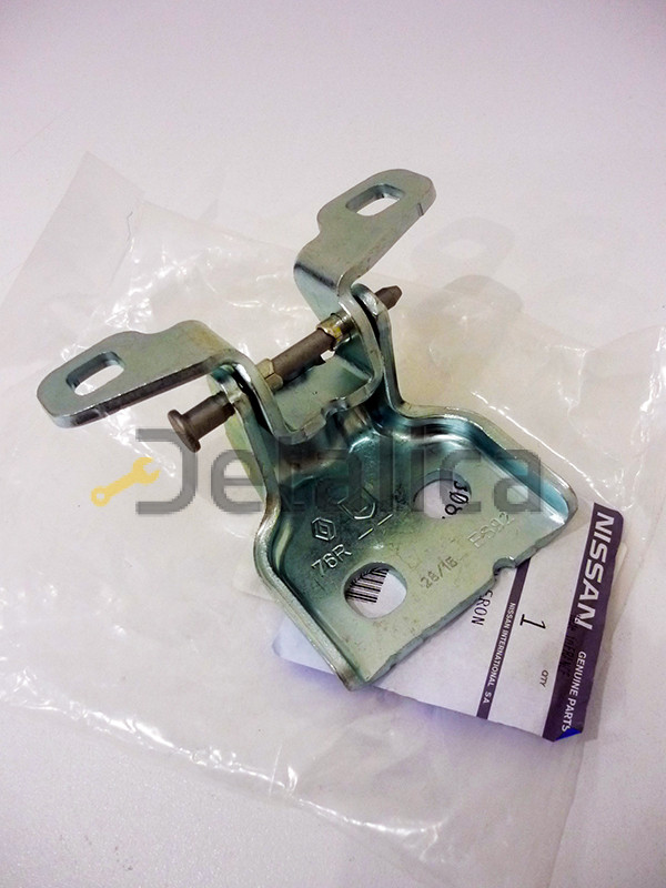 Петля двери для Ниссан Террано D10