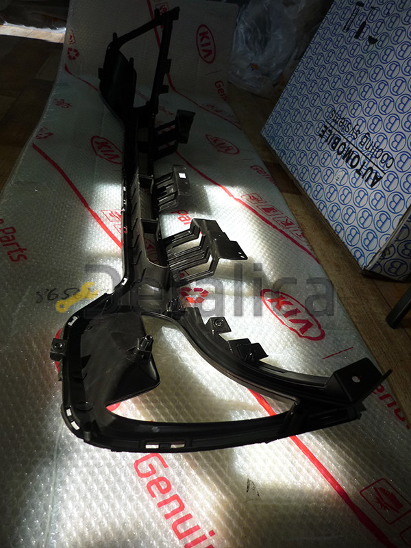 Решетка бампера передняя под косые противотуманки для Киа Спортейдж 3 от 2010 (Оригинал)