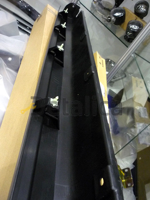 Накладка порога левая (пластиковая) для Ниссан Альмера Г15 оригинал