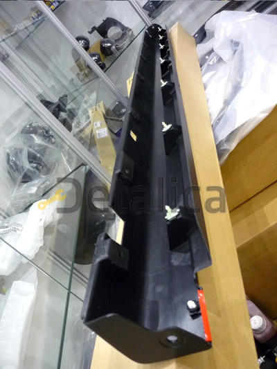 Накладка порога правая (пластиковая) для Ниссан Альмера Г15 оригинал