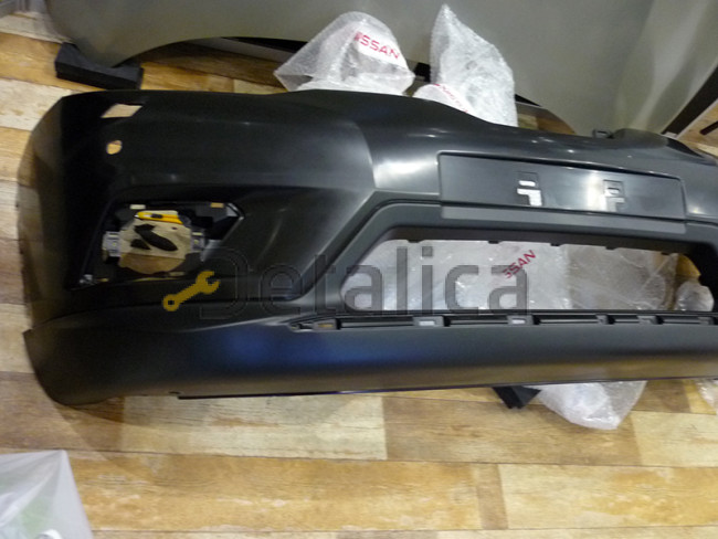 Бампер передний для Ниссан Х-Трейл Т32 оригинал под парктроники 4 шт , под омыватели фар 