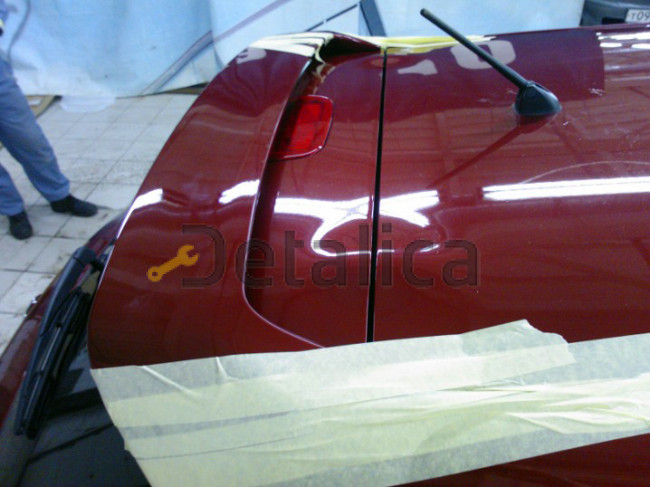 Спойлер для Ниссан Жук (на дверь багажника) оригинал