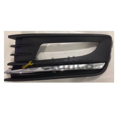 Решетка бампера переднего левая с отв под противотуманку с хром молдингом седан для Фольксваген Поло 5 от 2015 (Китай)