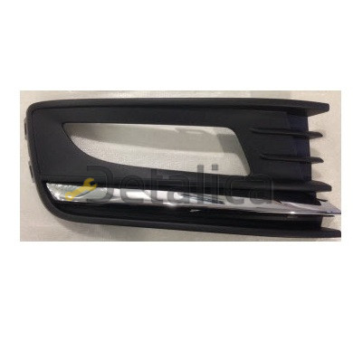 Решетка бампера переднего правая с отв под противотуманку с хром молдингом седан для Фольксваген Поло 5 от 2015 (Китай)