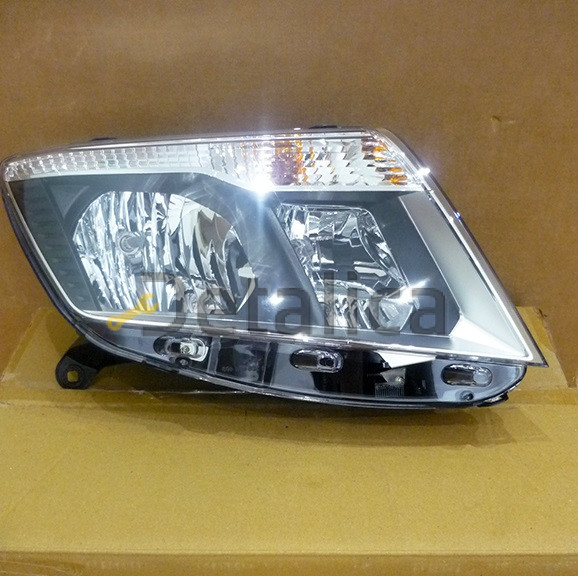 Фара правая для Ниссан Террано D10 оригинал