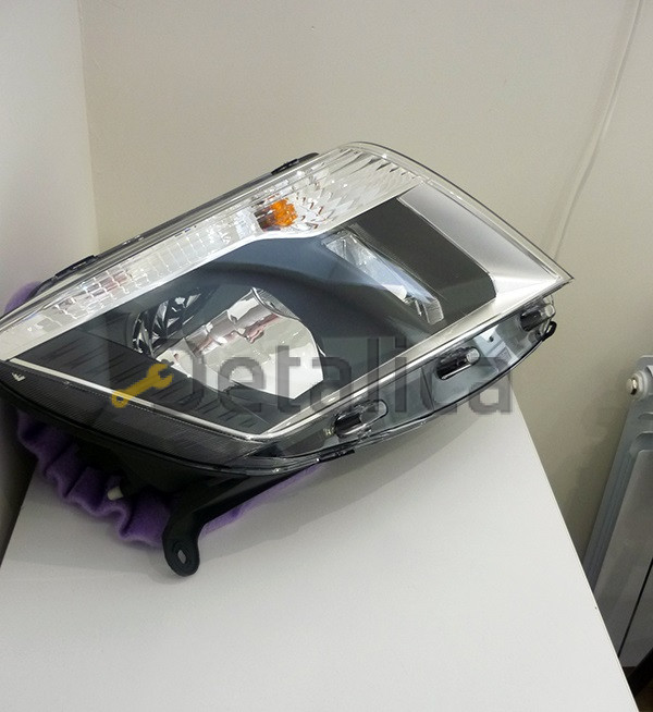 Фара правая для Ниссан Террано D10 оригинал