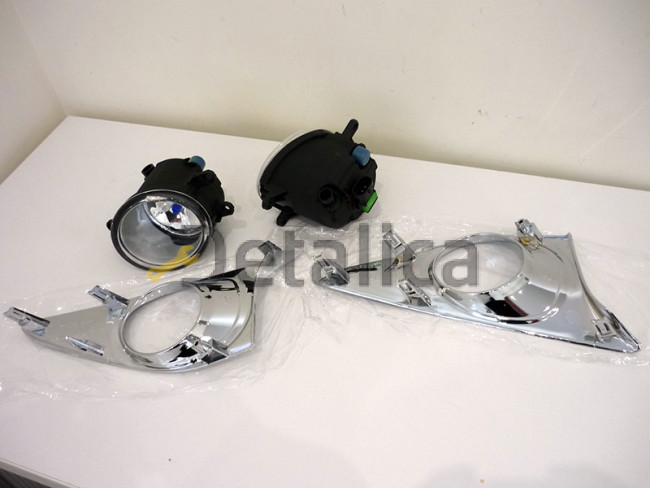 Фары противотуманнае комплект 2 шт с проводкой кнопкой и решетками бампера хром для Тойота Камри V50 от 2011 (Китай)