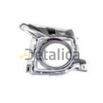 Решетка переднего бампера правая с отв. под туманку Тойота Лэнд Крузер 200 2012