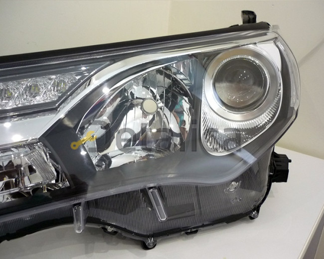 Фара левая для Тойота Рав 4 2013 диоды и ксенон