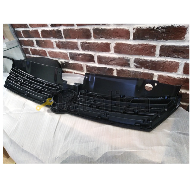 Решетка радиатора хром-серый для Фольксваген Джетта 6 от 2011 (Тайвань)