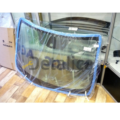 Лобовое стекло Ниссан Сентра B17 оригинал с датчиком