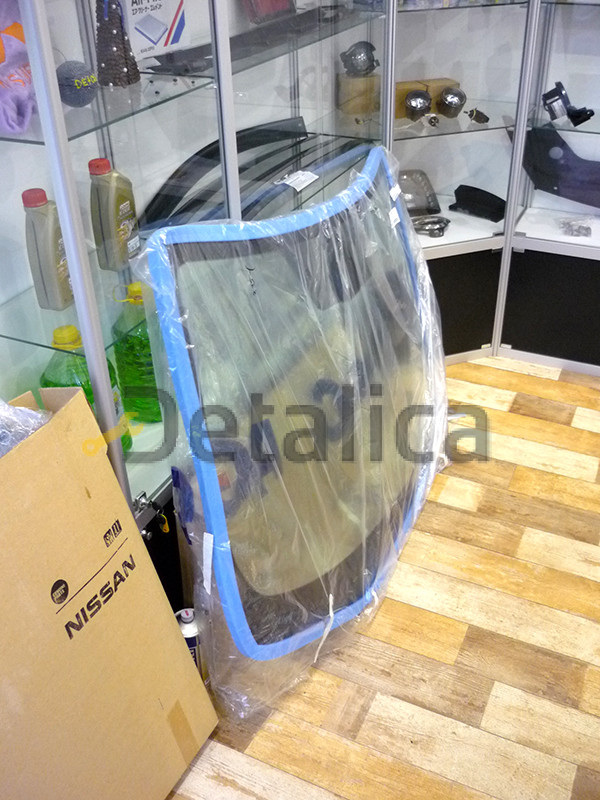 Лобовое стекло Ниссан Сентра B17 оригинал с датчиком