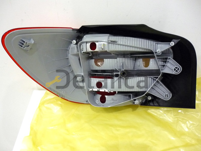 Фонарь задний правый Мерседес W176 A-Class