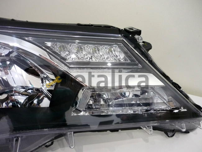 Фара правая для Тойота Рав 4 2013 диоды и ксенон