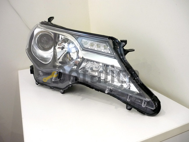 Фара правая для Тойота Рав 4 2013 диоды и ксенон