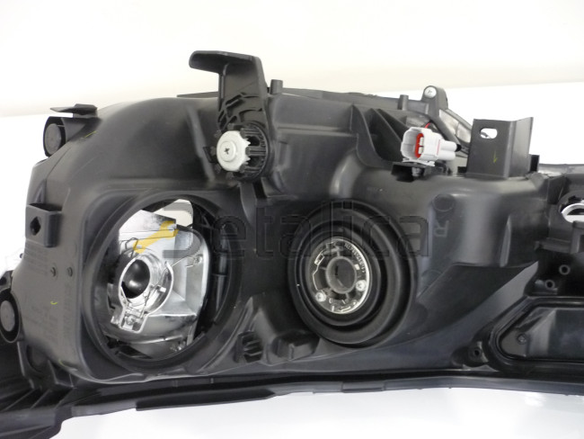 Фара правая для Тойота Рав 4 2013 диоды и ксенон