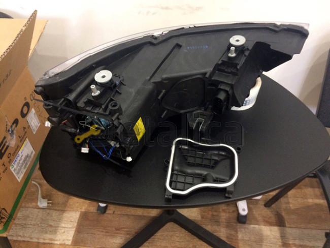 Фара левая с регулятором мотора ксенон D3S для Ауди А1 от 2010 (Depo) диодная