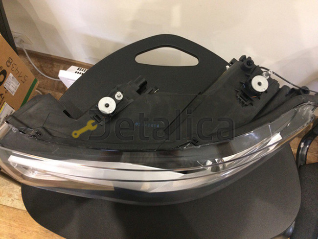 Фара левая с регулятором мотора ксенон D3S для Ауди А1 от 2010 (Depo) диодная