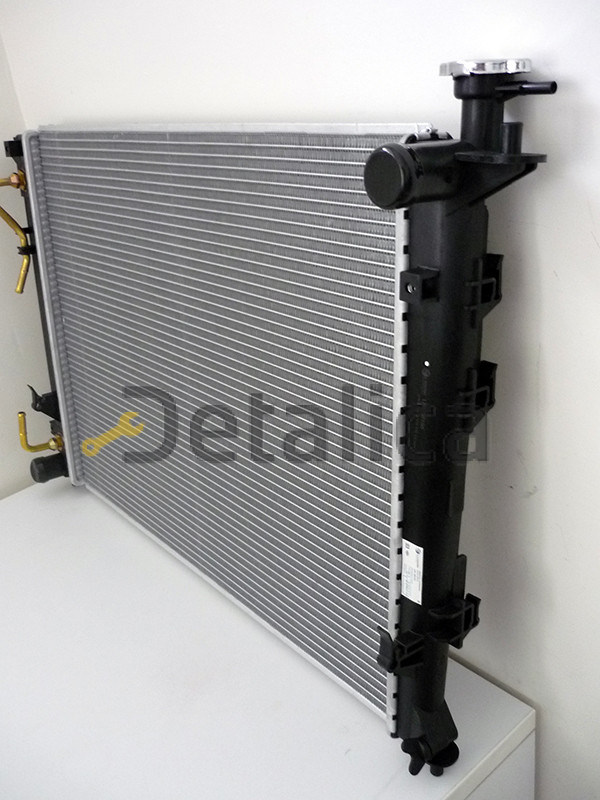 Радиатор охлаждения 2.0 автомат для Кия Спортейдж 3 (Luzar)